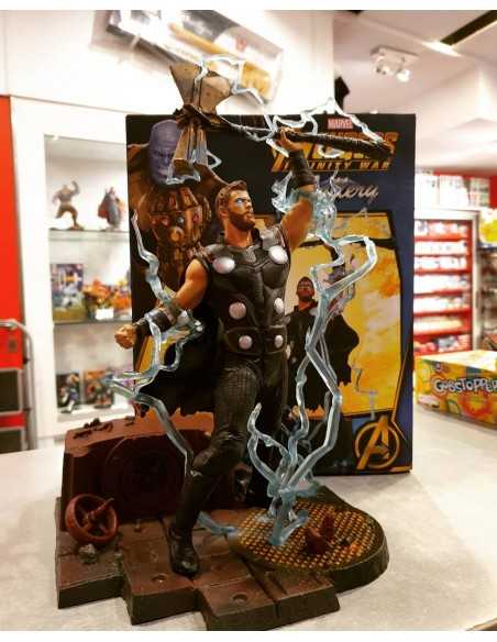 Figura Thor con Stormbreaker 32 cms Figura Thor con Stormbreaker 32 cms