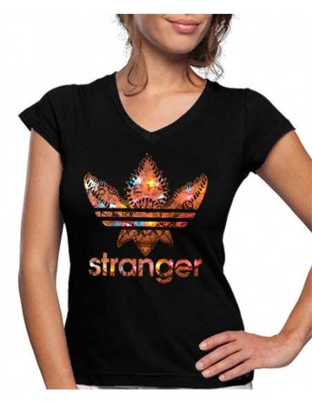 Camiseta Stranger Things de mujer Estilo Adidas Luces Camiseta Stranger Things de mujer Estilo Adidas Luces