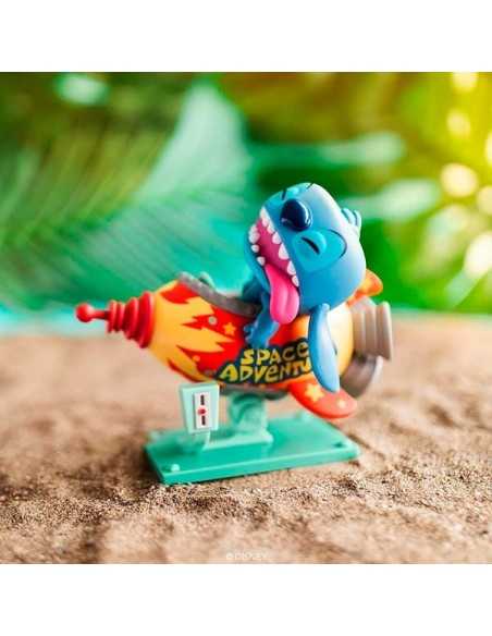 Funko Pop Stitch montado en cohete